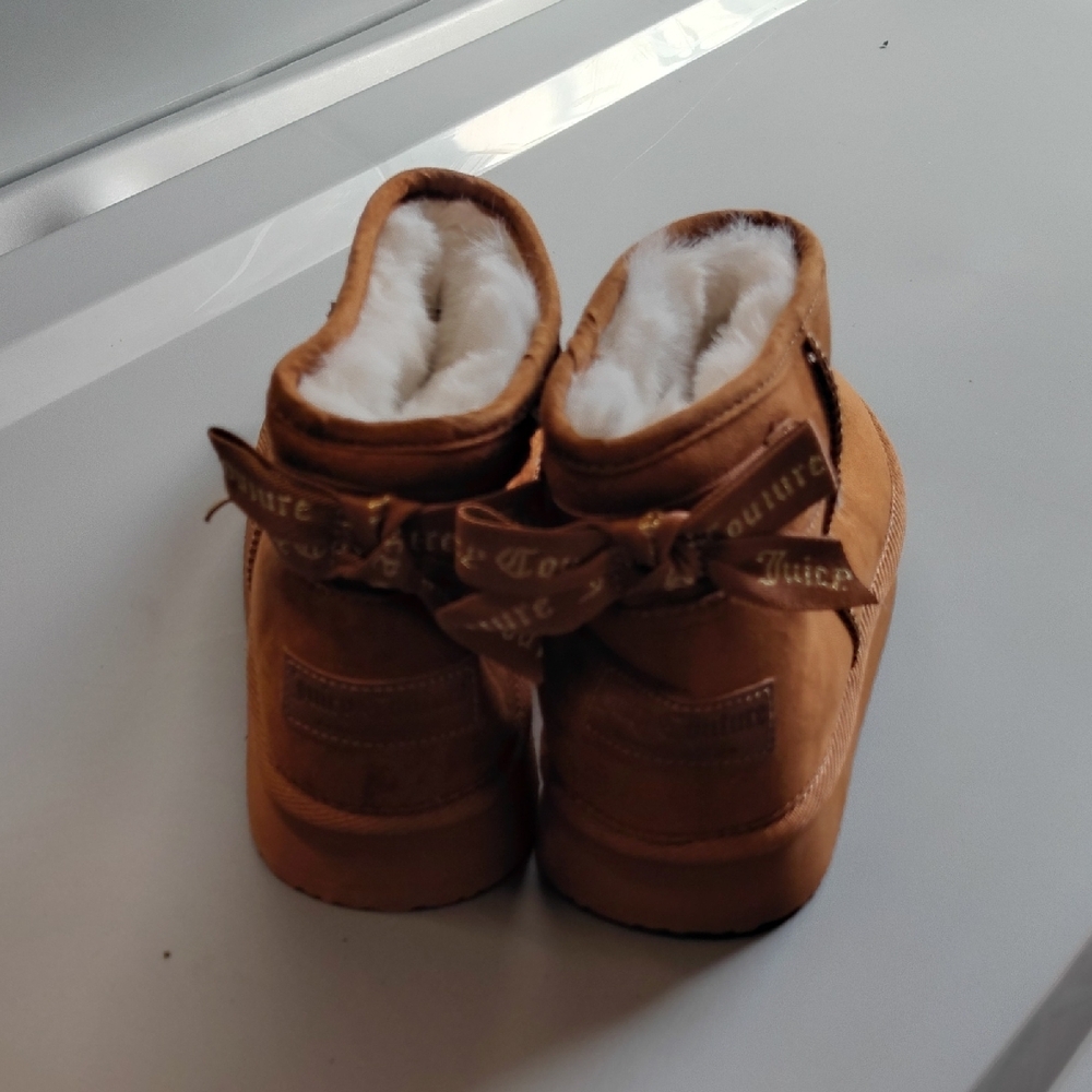 Juicy Couture Tan Kids Slippers - Picture 4 of 7